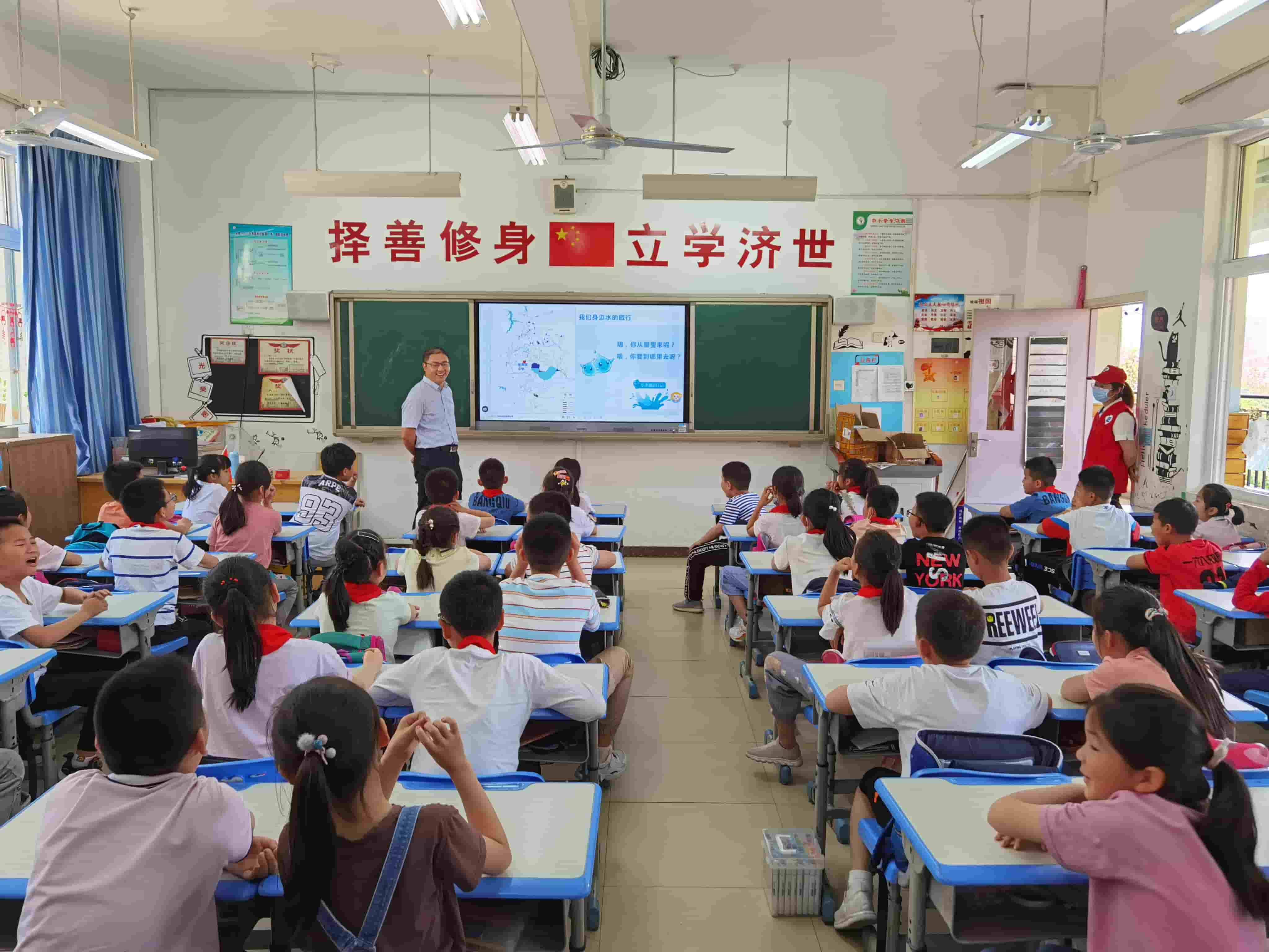 2021年6月4日，東華科技志愿團隊槍王一六八玫瑰園小學開展“青春志愿行，環(huán)保進課堂”活動（2）